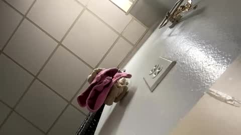 oliviaaraee online show from February 6, 11:19 pm