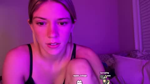 Snapshot of oliviahansleyy chatting on October 24, 4:19 am Olivia online show from October 24, 4:19 am