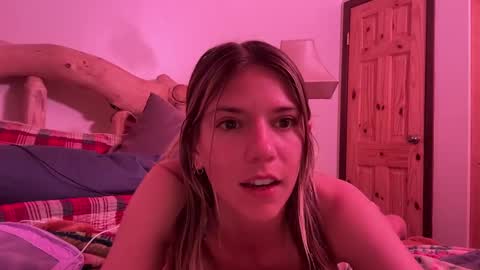 Snapshot of oliviahansleyy chatting on March 3, 12:34 am Olivia online show from March 3, 12:34 am
