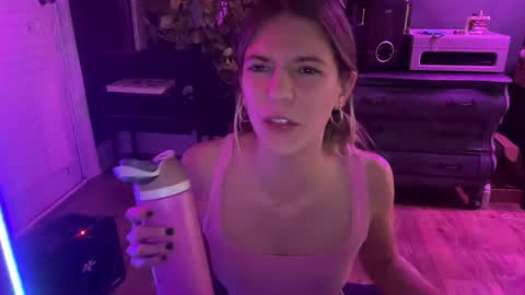 Snapshot of oliviahansleyy chatting on January 7, 7:20 am Olivia online show from January 7, 7:20 am