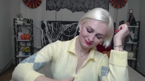 OliviaHorst online show from November 1, 6:34 pm