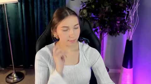 olivialangs online show from March 17, 11:58 am