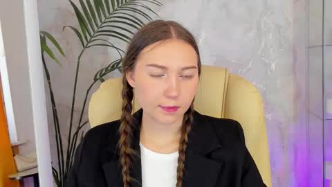 olivialangs online show from March 13, 11:33 am