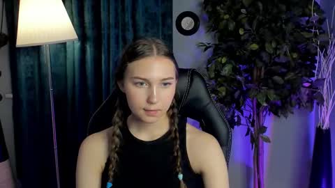 olivialangs online show from March 10, 3:05 pm