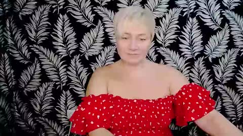 Snapshot of oliviaoskar_ chatting on December 7, 12:13 pm Kelly online show from December 7, 12:13 pm