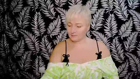 Snapshot of oliviaoskar_ chatting on December 14, 8:45 am Kelly online show from December 14, 8:45 am