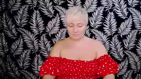Snapshot of oliviaoskar_ chatting on December 5, 12:00 pm Kelly online show from December 5, 12:00 pm