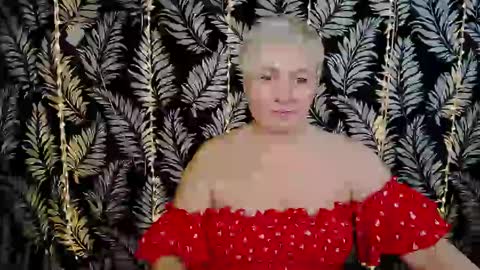 Snapshot of oliviaoskar_ chatting on February 21, 12:17 pm Kelly online show from February 21, 12:17 pm