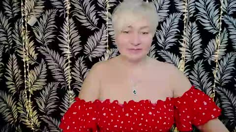 Snapshot of oliviaoskar_ chatting on February 13, 12:11 pm Kelly online show from February 13, 12:11 pm