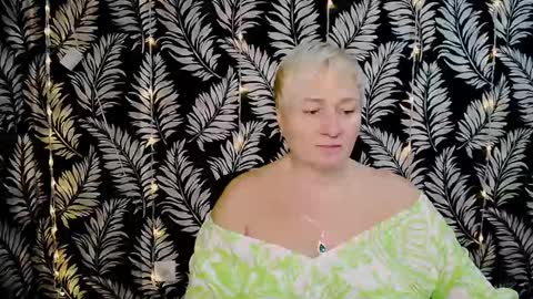 Snapshot of oliviaoskar_ chatting on December 30, 12:09 pm Kelly online show from December 30, 12:09 pm