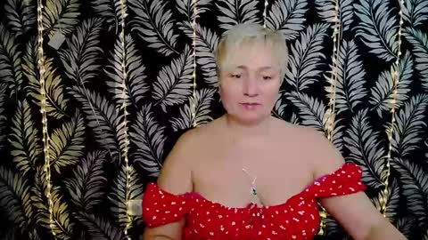 Snapshot of oliviaoskar_ chatting on February 14, 12:14 pm Kelly online show from February 14, 12:14 pm