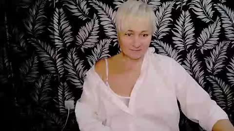 Snapshot of oliviaoskar_ chatting on December 6, 2:49 pm Kelly online show from December 6, 2:49 pm