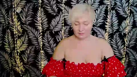 Snapshot of oliviaoskar_ chatting on February 10, 12:29 pm Kelly online show from February 10, 12:29 pm