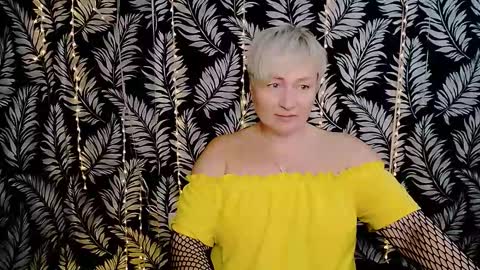 Snapshot of oliviaoskar_ chatting on September 15, 12:02 pm Kelly online show from September 15, 12:02 pm