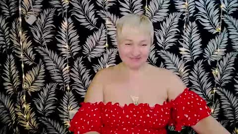 Snapshot of oliviaoskar_ chatting on December 29, 12:01 pm Kelly online show from December 29, 12:01 pm