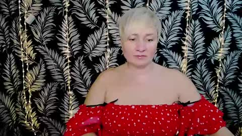 Snapshot of oliviaoskar_ chatting on February 2, 12:24 pm Kelly online show from February 2, 12:24 pm