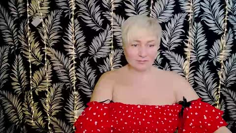 Snapshot of oliviaoskar_ chatting on February 9, 12:19 pm Kelly online show from February 9, 12:19 pm