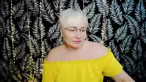 Kelly online show from May 2, 10:40 am
