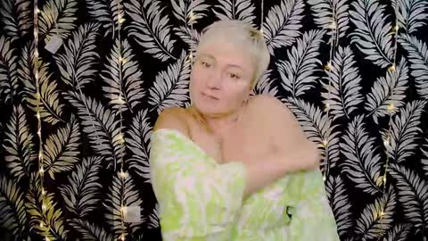 Snapshot of oliviaoskar_ chatting on December 28, 12:13 pm Kelly online show from December 28, 12:13 pm