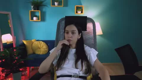 oliviaweles online show from August 5, 10:43 am