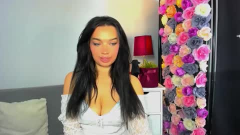 OliviaWomen online show from December 17, 7:23 am