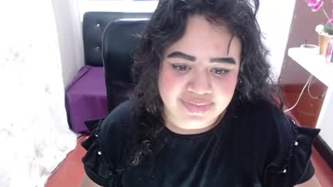 oliviia_cute online show from December 18, 1:32 am