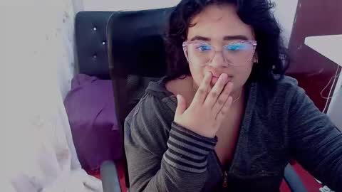 oliviia_cute online show from January 17, 3:58 am