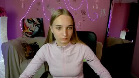 Ollivia online show from April 28, 5:44 am