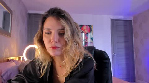 Snapshot of omstudio1994 chatting on January 6, 5:16 pm Martina Ricci online show from January 6, 5:16 pm