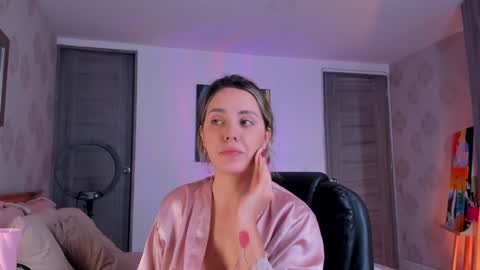 Snapshot of omstudio1994 chatting on December 4, 3:32 pm Martina Ricci online show from December 4, 3:32 pm