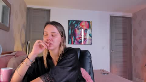 Snapshot of omstudio1994 chatting on December 12, 2:44 pm Martina Ricci online show from December 12, 2:44 pm