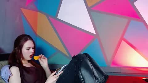 onessandra online show from March 18, 5:45 am