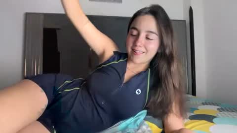 PAREJA LATINA JOVEN MUY CACHONDOS online show from August 4, 11:11 pm