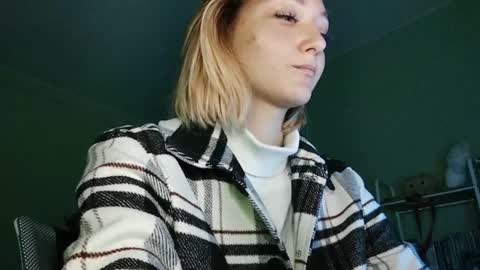 Snapshot of orange___melani chatting on March 5, 3:29 pm Melani online show from March 5, 3:29 pm