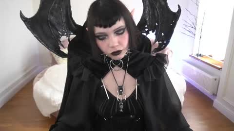 outfitobsession online show from May 1, 1:36 pm