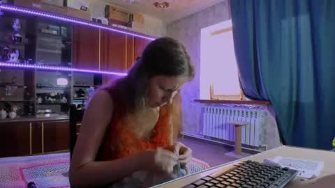 Ella online show from July 27, 3:09 pm