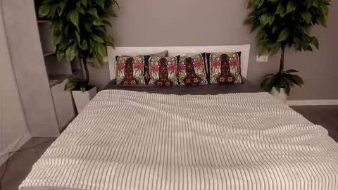 Paige online show from November 12, 7:06 am