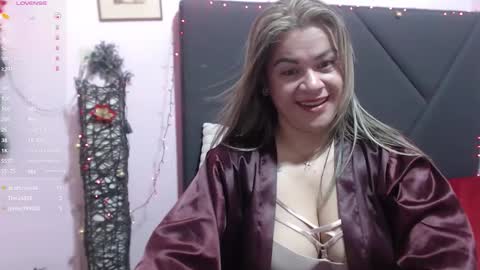 pamela_echeverria online show from November 28, 11:57 am