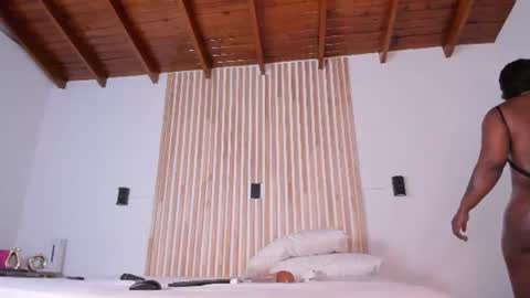 pamelamendez_1 online show from July 6, 10:23 pm