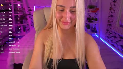 Lia online show from May 2, 1:58 pm