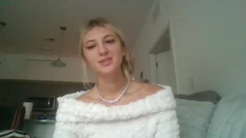 Snapshot of parisbaby2000 chatting on September 17, 2:48 pm parisbaby2000 online show from September 17, 2:48 pm
