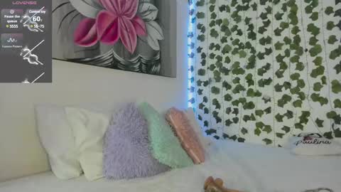 Snapshot of pau_delima__ chatting on March 2, 11:52 am paulina online show from March 2, 11:52 am
