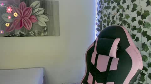 Snapshot of pau_delima__ chatting on January 6, 12:37 am paulina online show from January 6, 12:37 am