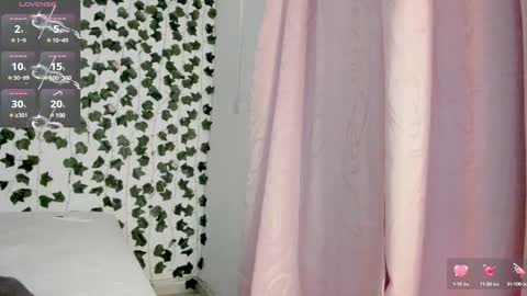 Snapshot of pau_delima__ chatting on March 9, 10:52 am paulina online show from March 9, 10:52 am