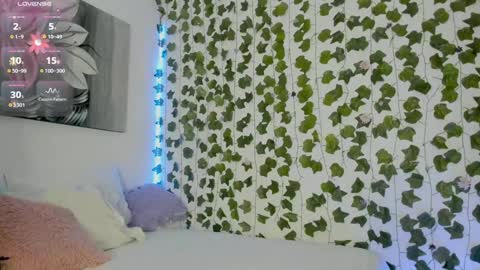 Snapshot of pau_delima__ chatting on February 5, 2:05 pm paulina online show from February 5, 2:05 pm