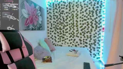 Snapshot of pau_delima__ chatting on March 8, 10:41 am paulina online show from March 8, 10:41 am