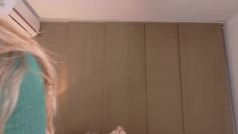 Paula Andrea online show from April 22, 2:30 am