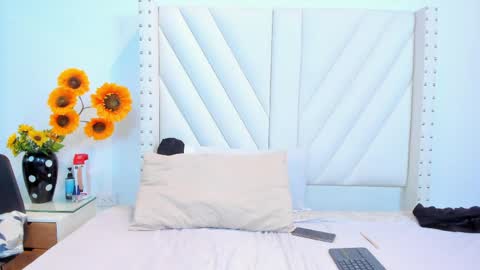 paulinavera online show from May 3, 2:09 pm