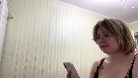 Molly online show from June 4, 6:23 pm