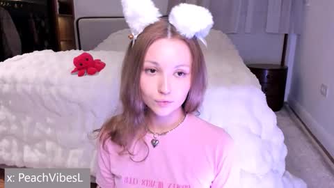 Snapshot of peachvibes chatting on October 11, 6:07 am Lili online show from October 11, 6:07 am